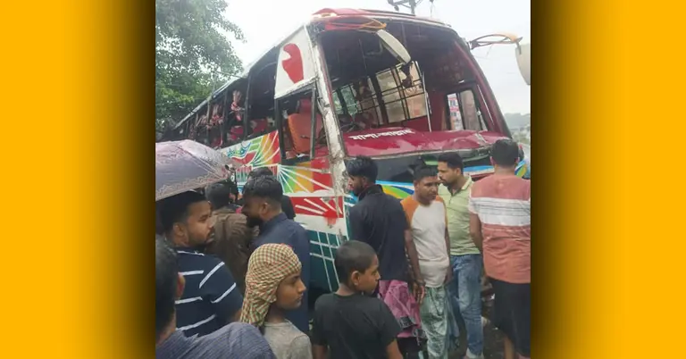 দুর্ঘটনা কবলিত বাস